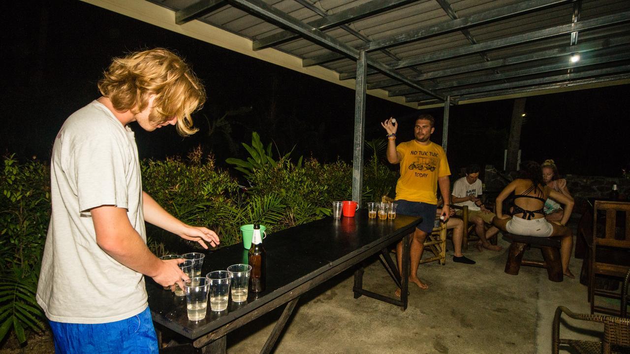 Love Station Hostel Baan Tai Exterior photo